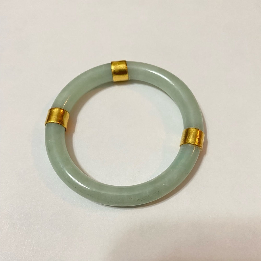 VINTAGE 14KT YELLOW GOLD & GREEN JADEITE BANGLE BRACELET